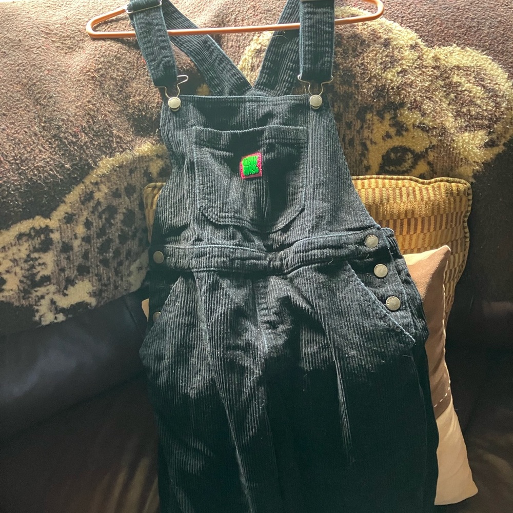 Size medium black empyre zumiez overalls